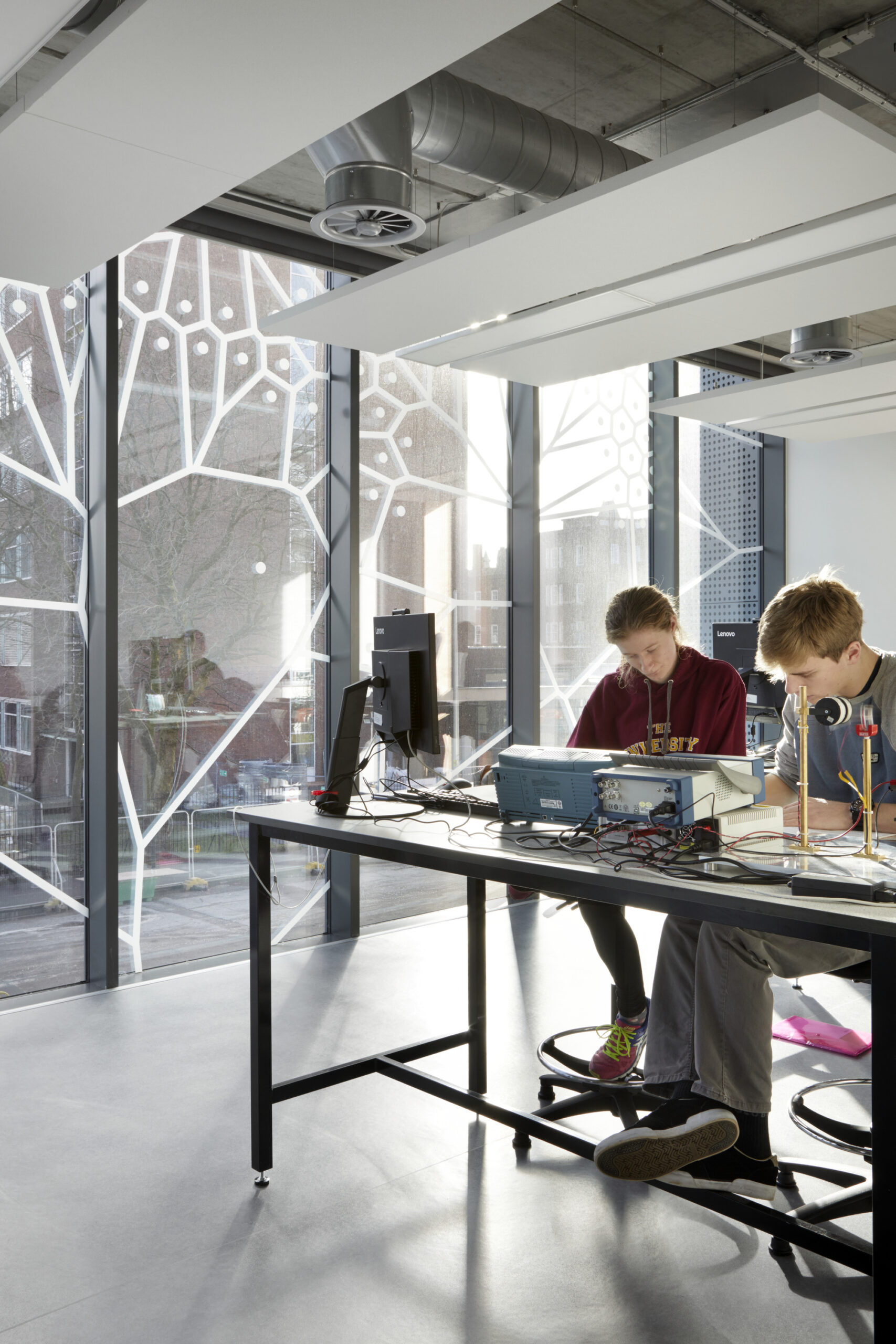 Two people wrking in the teaching laboratory at University of Manchester Schuster Annexe