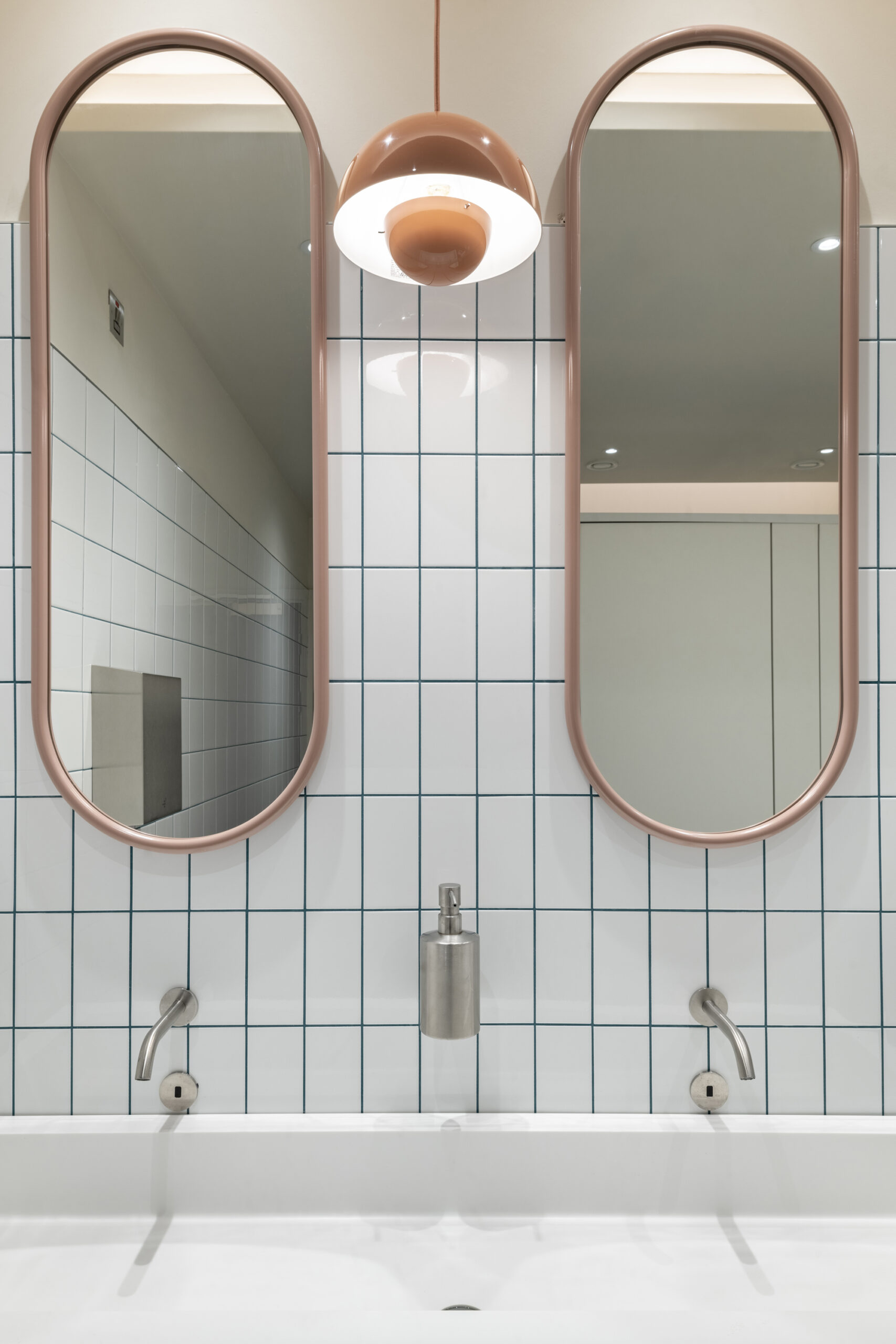 Bathroom with circular mirrors at Greenside House