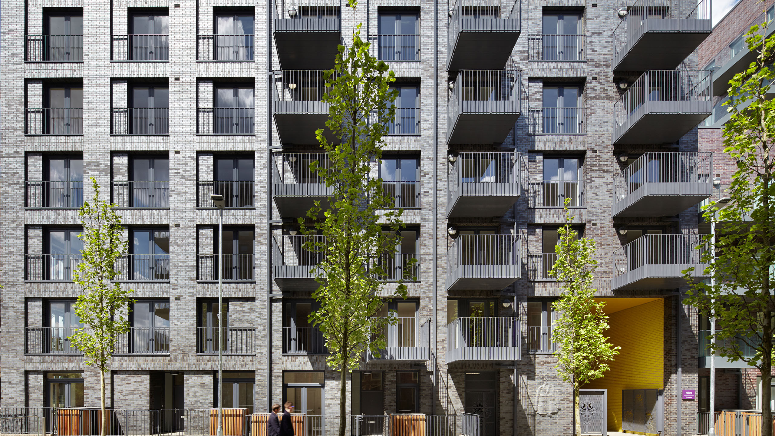 Hawkins Brown - Burridge Gardens - Exterior - Plot 04 and the Avenue